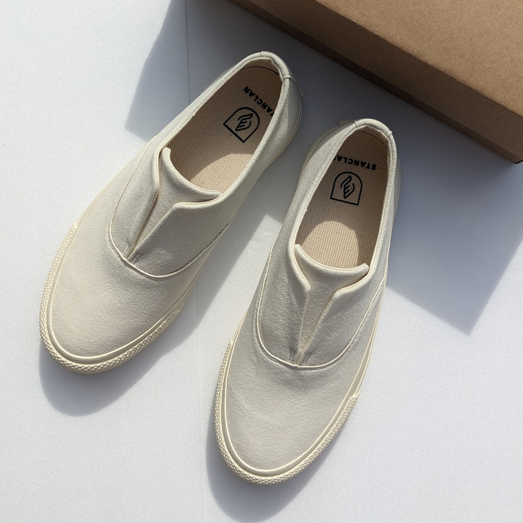 OXFORD Suede Vanilla Mono